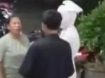 Bikin Geger Warga Kediri, Remaja Berkostum Pocong Tak Berkutik Dimarahi Ibu, Ngaku Bercanda