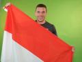 podolski-memegang-bendera-indonesia.jpg