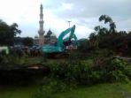 pohon-tumbang-nih2_20171108_153745.jpg
