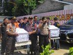 polda-diy-menyerahkan-jenazah-korban-susur-sungai.jpg