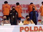 polda-metro-jaya-konpers-pembobol-aplikasi-pedulilindungi_20210903_163747.jpg