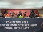 polda-metro-jaya-mengamankan-dua-pencopet-yang-kerak.jpg