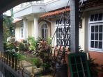 polda-metro-jaya-menggeledah-rumah-sri-bintang-pamungkas_20161214_151101.jpg