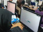 polda-metro-jaya-menggerebek-kantor-pinjaman-online-ilegal-di-kawasan-pantai-indah-kapuk.jpg