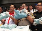 polda-metro-jaya-sita-narkoba-harga-milyaran_20151008_142923.jpg