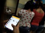 polda-sulut-tangkap-pelaku-prostitusi-berbasis-online-pada-kamis-2222018_20180223_114614.jpg