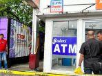 police-line-dipasang-polisi-di-gerai-atm-bank-panin.jpg