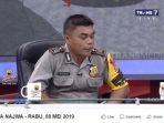 polisi-antar-surat-suara-melalui-perjalanan-selama-20-jam-dan-lewati-14-sungai.jpg