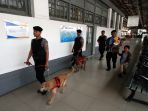 polisi-bawa-anjing-mengamankan-stasiun-pasar-senen_20180619_185812.jpg