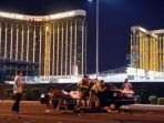polisi-bersenjata-di-luar-mandalay-bay-yang-halamannya-dijadikan-lokasi-konser_20171002_161228.jpg