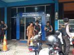 polisi-bersenjata-lengkap-di-kantor-dinas-perhubungan-kepri.jpg