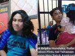 polisi-buka-pintu-sel123.jpg
