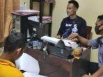 polisi-di-polsek-jombang-memeriksa-wahyu-aji-penjambret-yang-bisa-dilu.jpg