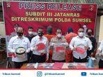 polisi-ditangkap-beking-sabung-ayam.jpg