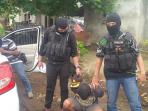 polisi-gadungan_20151221_144155.jpg<pf>polisi-gadungan_20151221_144122.jpg