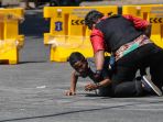 polisi-geledah-terduga-teroris_20180514_214628.jpg