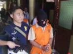 polisi-giring-tersangka-kasus-narkoba_20160608_163348.jpg