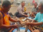polisi-gotong-royong-persiapan-pujawali.jpg