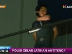 polisi-hong-kong-latihan-antiteror_20170513_170802.jpg