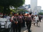 polisi-jaga-lokasi-ledakan_20160117_121036.jpg