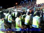 polisi-main-kentongan-psis-semarang_20150315_220447.jpg