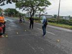 polisi-melakukan-olah-tempat-kejadian-perkara-tkp-bentrokan.jpg