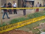 polisi-membentangkan-police-line-di-areal-temuan-granat-nanas_20170718_235604.jpg