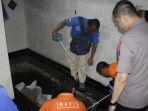 polisi-membongkar-lantai-musala-di-mana-surono-dikuburkan-di-bawahnya.jpg