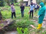 polisi-memeriksa-lokasi-penemuan-mayat-di-tualang-siak-provinsi-riau.jpg