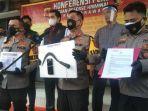 polisi-memperlihatkan-abdul-begal-sadis-yang-buron-selama-1-tahun-ar-bersama.jpg
