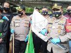 polisi-mengamankan-dua-nj.jpg