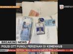 polisi-menggelar-ott-pungli-di-kantor-kemenhub_20161011_172930.jpg