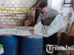 polisi-menggerebek-lokasi-produksi-arak.jpg