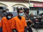polisi-menggiring-pasangan-kasus-pencurian-di-mapolres-lhokseumawe-senin-11.jpg
