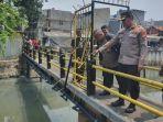 polisi-menunjuk-lokasi-penemuavvv.jpg