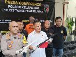 polisi-menunjukkan-barang-bukti-pedang-katana.jpg