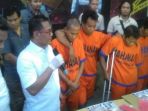 polisi-menunjukkan-empat-pelaku-perampokan-emas-di-sumenep-madura_20181106_231142.jpg