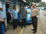 polisi-menyambangi-4-pool-taksi-blue-bird-di-depok_20160323_122948.jpg