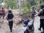 polisi-menyisir-perkebunan-rakyat-diduga-masih-ada-dpo-terduga-teroris.jpg