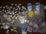 polisi-menyita-1090-butir-obat-hexymer_20170926_113032.jpg