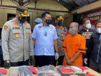 polisi-merilis-kasus-ayah-tega-cabuli-anak-tiri-yang-masih-dibawa.jpg