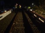 polisi-olah-tkp-di-viaduk-kereta-api-surabaya_20181109_235000.jpg