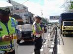 polisi-pasang-barikade_20150713_115344.jpg