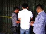 polisi-pasang-garis-polisi-di-apotek_20160803_135856.jpg