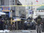 polisi-penyelidik-dan-tentara-tiba-di-lokasi-kejadian-setelah-dua-bom-meledak.jpg