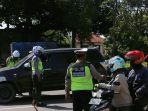 polisi-razia-penyekatan-ppkm-covid-19-di-semarang_20210708_123738.jpg