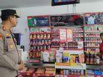 polisi-saat-melakukan-olah-tkp-di-lokasi-minimarket-di-desa-gabus-kulon.jpg