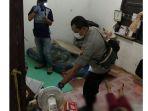 polisi-saat-melakukan-olah-tkp-ditemukan-mayat-seorang-perempuan-d.jpg