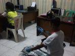 polisi-saat-memeriksa-koper-milik-simon-pong-di-ruang-unit-tipiter.jpg