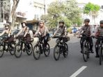 polisi-surabaya-amankan-momen-hari-bebas-kendaraan_20170108_183033.jpg